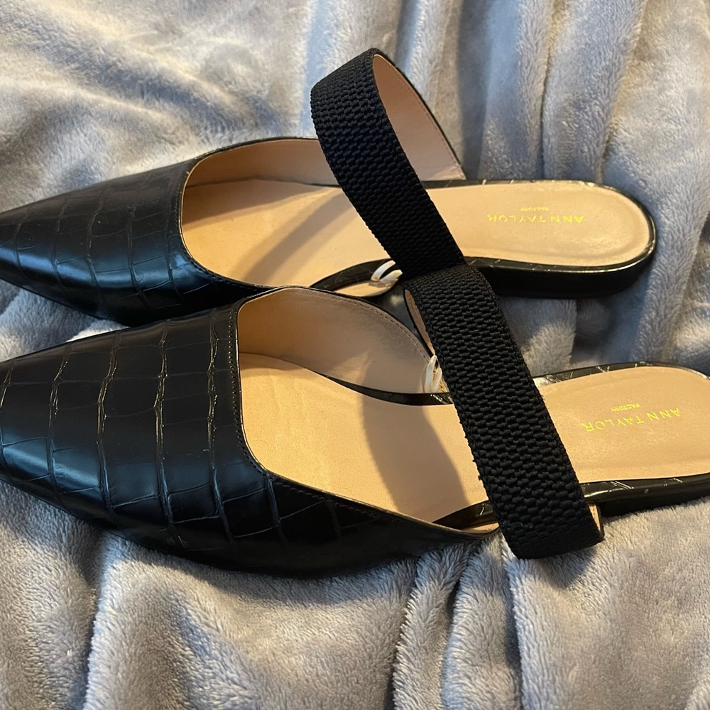 Ann Taylor Factory flat shoes sz 10M slip on